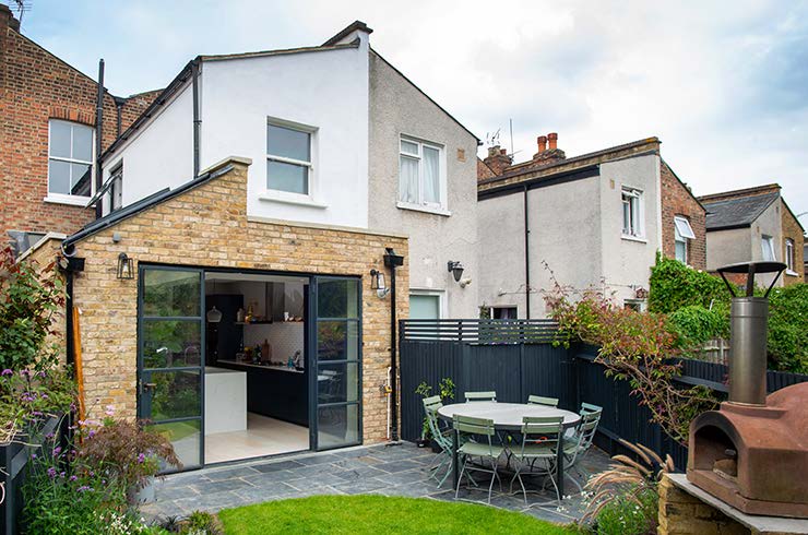 Dining table and bench seat at Thorpedale Road N4 wraparound extension