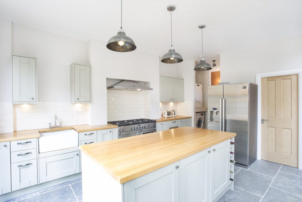 Kitchen with the oven and hob set into a recess in the chimney breast