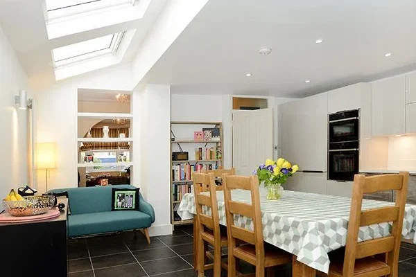 Side Return Extension in Enfield, N13, by Build Team (photo 10)