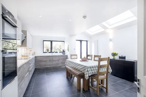 Side Return Extension in Enfield, N13, by Build Team (photo 2)