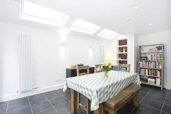 Side Return Extension in Enfield, N13, by Build Team (photo 5)