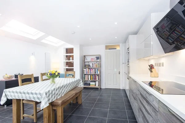 Side Return Extension in Enfield, N13, by Build Team (photo 6)