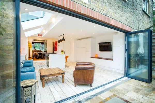 Side Return Extension in Haringey, N8, by Build Team (photo 4)